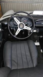 Image 4/8 of Alfa Romeo 2600 Spider (1963)
