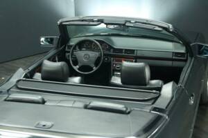 Bild 32/50 von Mercedes-Benz 300 CE-24 3.4 AMG (1993)