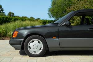 Bild 13/50 von Mercedes-Benz 300 E-24 (1989)