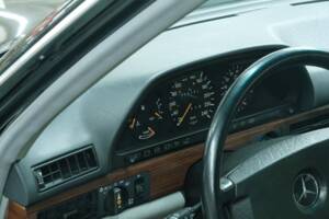 Bild 40/50 von Mercedes-Benz 300 SEL (1991)