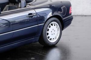 Image 38/46 of Mercedes-Benz SL 320 (1998)