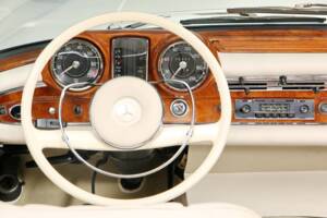 Image 20/27 of Mercedes-Benz 300 SE (1967)