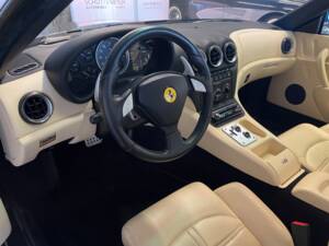 Imagen 10/18 de Ferrari 575M Maranello (2004)