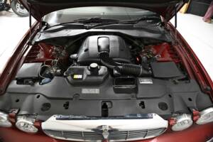 Image 44/50 of Jaguar XJR Super V8 (2004)