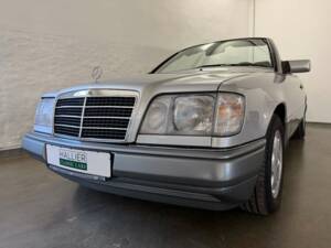 Imagen 5/27 de Mercedes-Benz E 200 (1995)