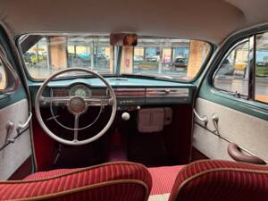 Image 20/34 of Volvo PV 444 (1951)
