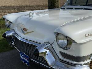 Bild 9/36 von Cadillac 62 Sedan DeVille (1957)