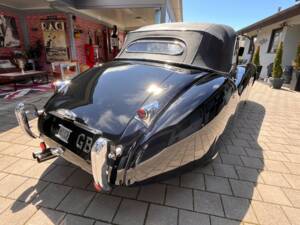 Image 21/37 de Jaguar XK 120 DHC (1954)