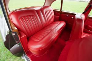 Image 14/50 of Bentley S 2 (1960)