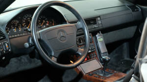 Image 15/38 of Mercedes-Benz 300 SL (1990)