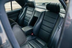 Bild 26/32 von Mercedes-Benz 190 E 2.5-16V (1992)