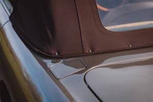 Image 25/99 of Aston Martin DB 6 Volante (1968)