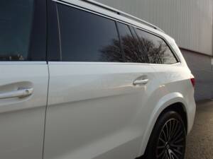 Image 24/98 of Mercedes-Benz GLS 63 AMG 4MATIC (2016)