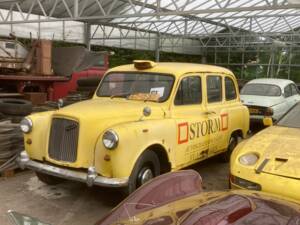 Image 32/40 of Austin FX 4 London Taxi (1970)