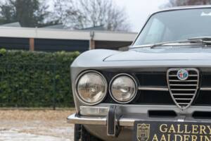 Image 26/50 de Alfa Romeo Giulia GT 1300 Junior (1972)