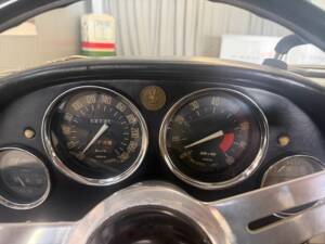 Image 13/16 of Alfa Romeo 2600 Spider (1963)
