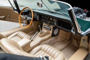 Image 25/48 de Jaguar Type E 4.2 (1965)