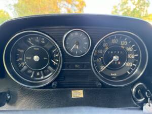 Imagen 21/28 de Mercedes-Benz 200 (1975)