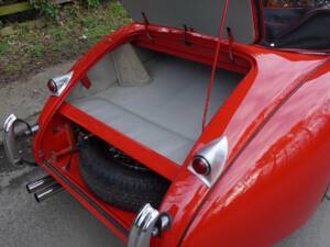 Image 17/20 of Jaguar XK 120 DHC (1954)