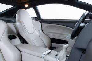 Image 19/31 de Aston Martin V12 Vanquish (2004)