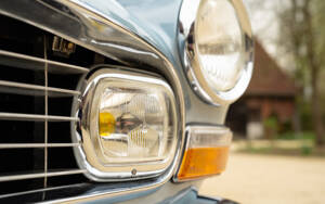 Image 25/88 of Peugeot 404 Coupé (1968)