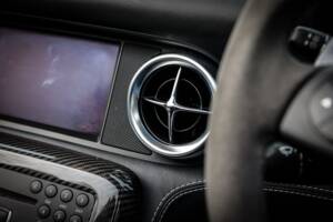 Image 17/40 of Mercedes-Benz SLS AMG Roadster (2011)