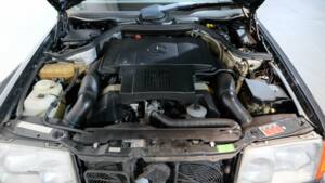 Image 30/32 de Mercedes-Benz 400 E (1991)