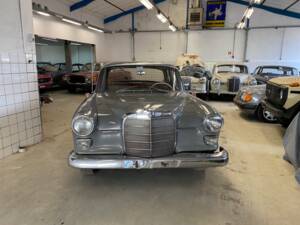 Image 2/33 de Mercedes-Benz 190 c (1964)