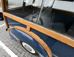 Image 44/50 of Morris Minor 1000 Traveller (1969)