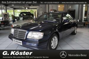 Image 2/13 of Mercedes-Benz E 220 (1995)