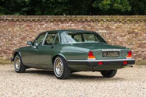 Image 2/50 of Jaguar XJ 6 4.2 (1985)