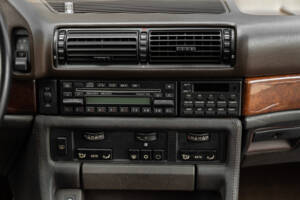 Image 24/34 of BMW 750iL (1989)