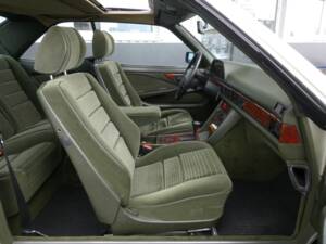 Image 12/23 of Mercedes-Benz 380 SEC (1982)