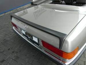 Afbeelding 22/23 van Mercedes-Benz 500 SL (1985)