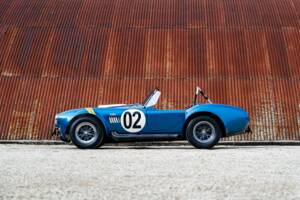 Image 2/33 of AC Cobra 427 (1965)
