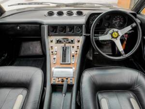 Bild 7/8 von Ferrari 400 GT&#x2F;4 2+2 (1977)