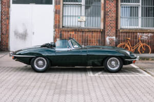 Image 10/63 of Jaguar E-Type (1969)