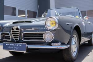 Image 8/31 of Alfa Romeo 2600 Spider (1963)