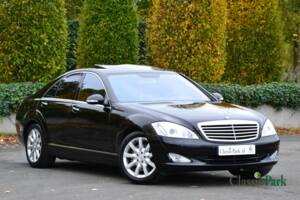 Image 7/50 of Mercedes-Benz S 500 (2006)