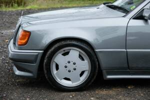 Image 35/43 of Mercedes-Benz 300 CE 3.2 AMG (1990)
