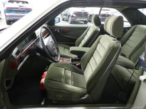 Image 9/23 of Mercedes-Benz 380 SEC (1982)