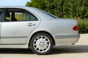 Image 13/50 de Mercedes-Benz E 430 (2000)