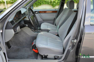 Afbeelding 10/44 van Mercedes-Benz E 280 T (1994)