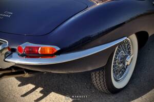 Image 61/80 de Jaguar Type E 4.2 (1966)