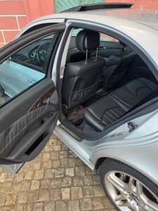 Image 13/13 of Mercedes-Benz E 55 AMG (2006)