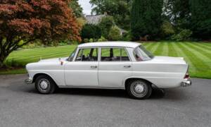 Image 2/35 of Mercedes-Benz 190 c (1965)