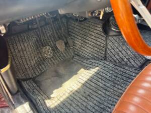 Image 15/17 de Alfa Romeo Giulia GT 1300 Junior (1972)