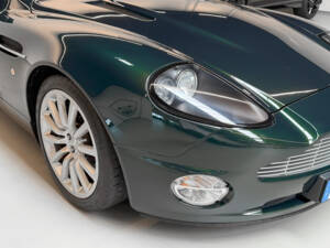 Image 2/43 of Aston Martin V12 Vanquish (2003)