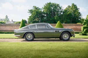 Image 2/28 of Aston Martin DB 6 Mk II (1970)