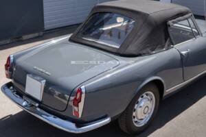 Image 15/31 of Alfa Romeo 2600 Spider (1963)